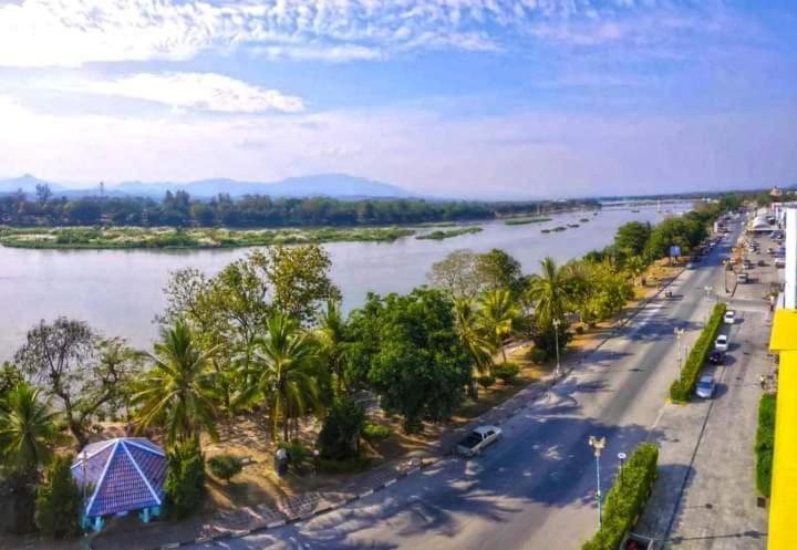 Viang Tak Riverside Hotel Экстерьер фото